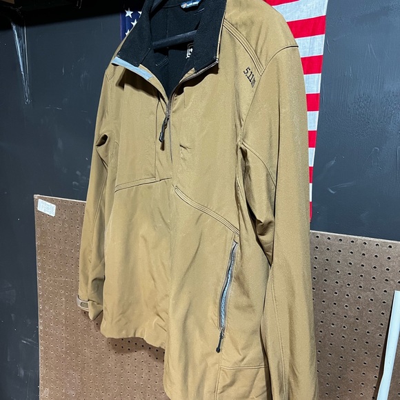 5.11 Soft shell 2XL - Picture 2 of 5